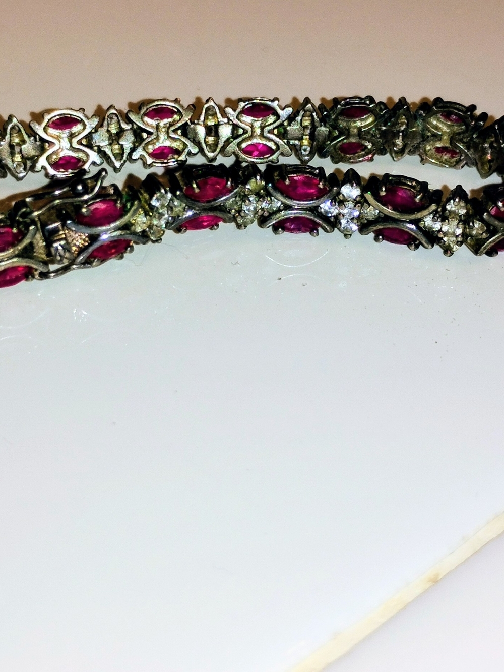 Vintage-Inspired Women's Bracelet with Deep Pink Stones - Picture 3 of 3